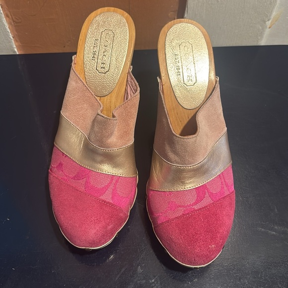 🌹BN Coach Mules/ Clogs 🌹 size 7! Fit best 6-7 in my opinion! - Picture 4 of 5